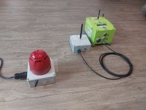 Erschuetterungsmessgeraet mit Funksirene Erschuetterungsmessgeraet mit Funksirene